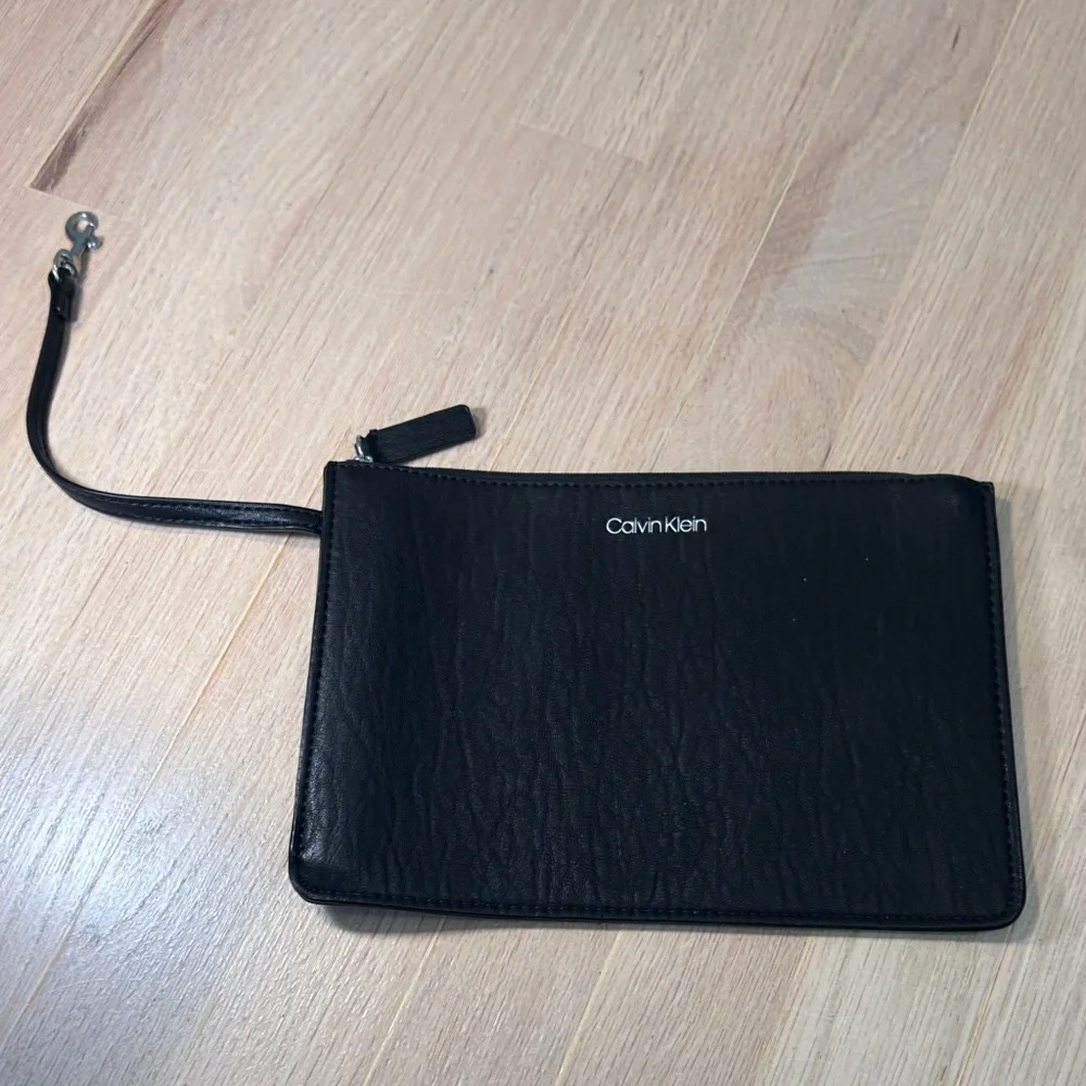 Calvin Klein Black Leather Men's Clutch